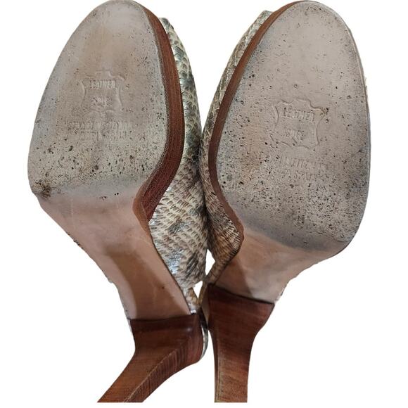 Stuart Weitzman Snakeskin Peep Toe Slingback Wood Platform 5" Pump Heels Sz 7.5 - Picture 9 of 10
